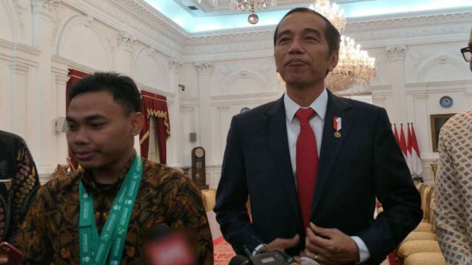Presiden joko Widodo dan Eko Yuli di Istana Negara.