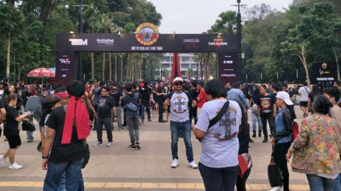 Suasana penonton konser di kawasan Gelora Bung Karno (GBK)