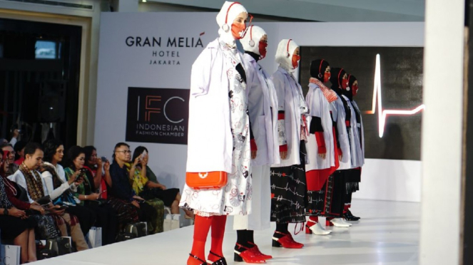 Koleksi terinspirasi Rumah Sakit by Lisa Fitria di Jakarta Fashion Trend 2019