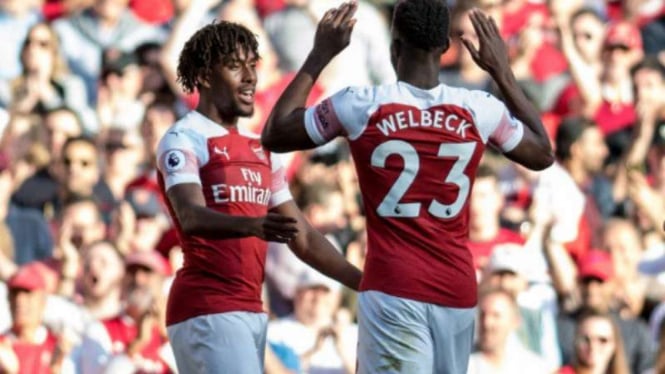 Penyerang Arsenal, Danny Welbeck (kanan).
