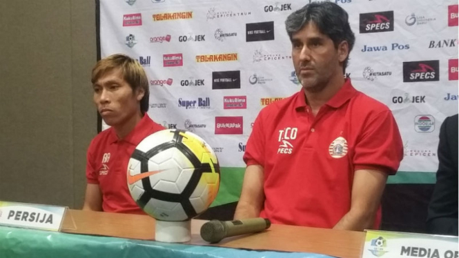 Pelatih Persija Jakarta, Stefano Cugurra Rodrigues alias Teco (kanan)