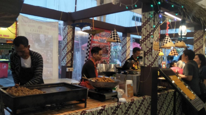 Salah satu booth kuliner di Jakarta Street Food Festival