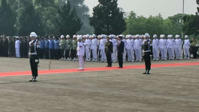 Presiden Joko Widodo di Taman Makam Pahlawan Bandung