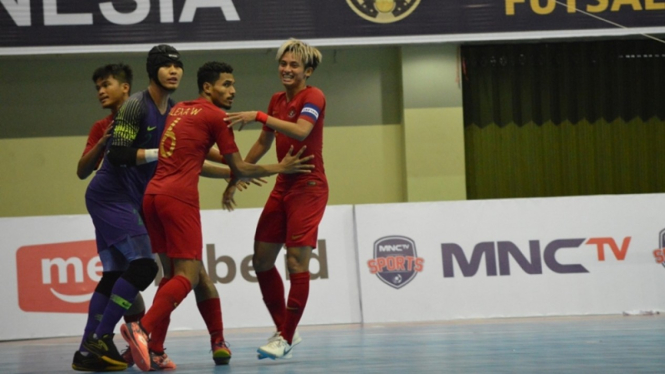 Timnas futsal Indonesia merayakan gol