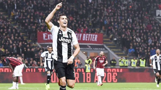 Megabintang Juventus, Cristiano Ronaldo, melakukan selebrasi usai mencetak gol