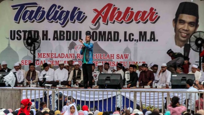 Ustad Abdul Somad memberikan tausiah pada tablig Akbar di Lapangan upacara Lhoksukon, Aceh Utara, Provinsi Aceh