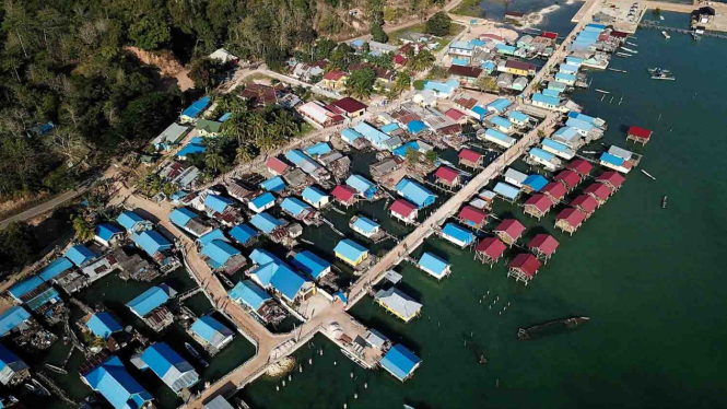 Foto udara realisasi pembangunan rumah khusus nelayan dan infrastruktur di Desa Bajoe, Kabupaten Konawe, Sulawesi Tenggara