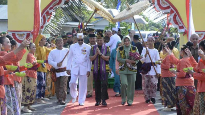 Kasad Jenderal TNI Mulyono dianugerahi gelar oleh Kesultanan Kutai Kertanegara.