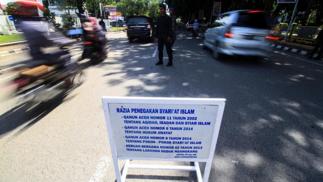 Terjaring Razia Syariat Islam