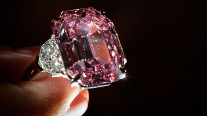 Setelah berpindah tangan, sang pemilik mengubah nama berlian itu menjadi Winston Pink Legacy. - AFP/Getty