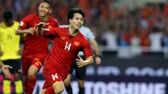 Pemain Vietnam, Nguyen Cong Phuong rayakan gol.