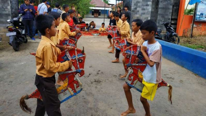 Murid SD Wanurejo Magelang berlatih untuk Borobudur Marathon 2018