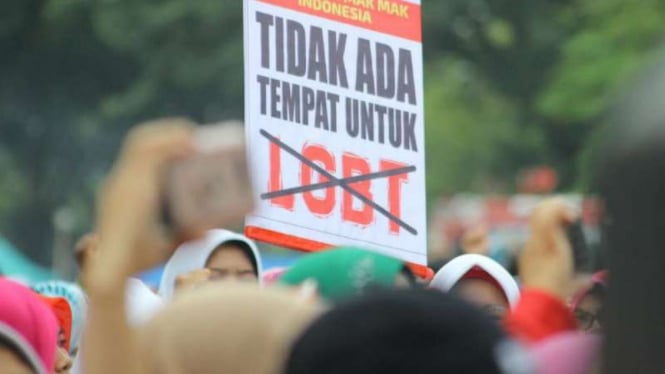 Ribuan orang tumplak atau berkumpul dan memenuhi GOR Haji Agus Salim di Padang, Sumatera Barat, untuk Deklarasi Padang Anti-Maksiat dan menolak LGBT pada 18 November 2018. (Foto Ilustrasi)