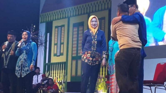 Wali kota Tangerang Selatan, Airin Rachmi Diany bermain lenong.