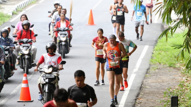 Ilustrasi lari marathon.