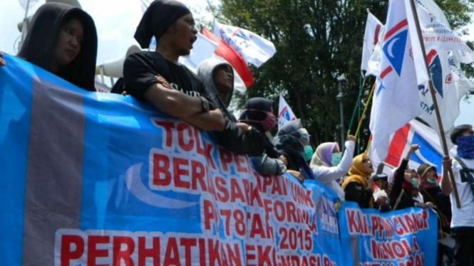 Buru se- Jawa Barat tuntut kenaikan UMP 20 Persen ke Ridwan Kamil.