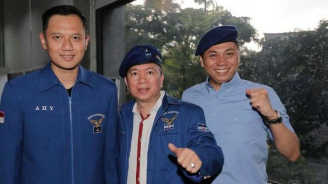 Ketua DPP Demokrat, Jansen Sitindaon (kanan)