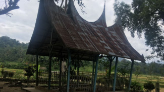 Wisata Religi ke Makam Ulama di Nagari Sumpur Kudus