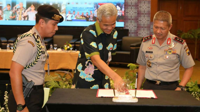 Gubernur Jawa Tengah Ganjar Pranowo dan Kapolda Jateng Irjen Pol Condro Kirono.