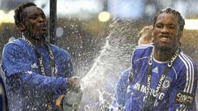 Michael Essien dan Didier Drogba