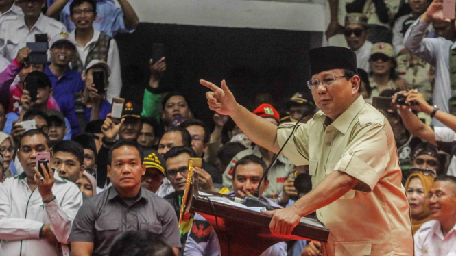 Capres Nomor Urut 02 Prabowo Subianto memberikan pidato politiknya pada acara Pembekalan Relawan Pasangan Capres-Cawapres Nomor Urut 02 Prabowo- Sandi di Istora Senayan, Jakarta