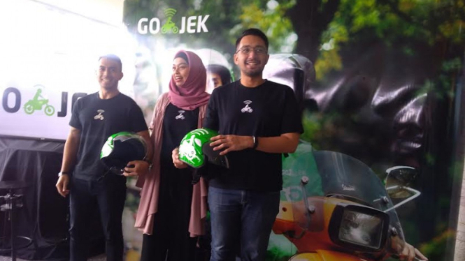 Vice President Corporate Affairs Gojek, Michael Say (kanan).