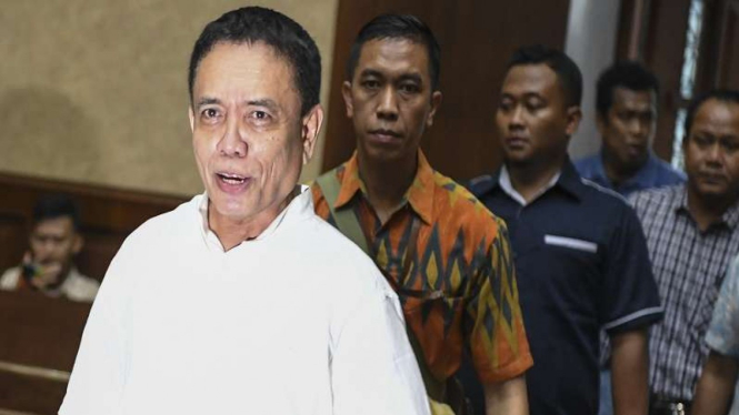 Gubernur Aceh nonaktif Irwandi Yusuf menjalani sidang dakwaan di Pengadilan