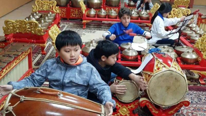 Belajar gamelan