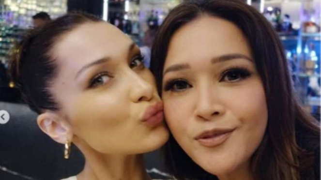 Maia Estianty dan Bella Hadid