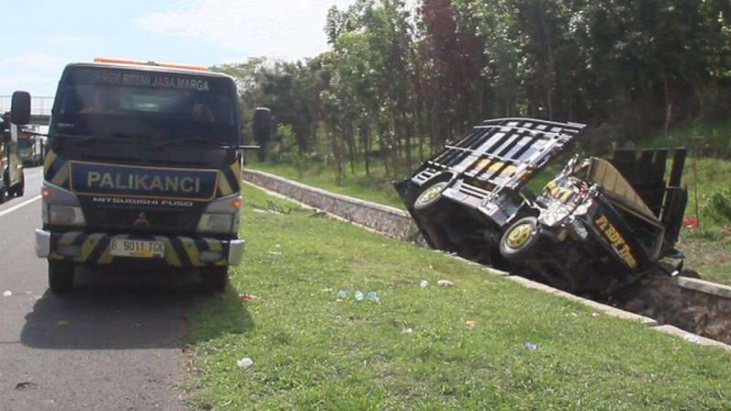 Kecelakaan maut tol Paliman-Kanci, Cirebon, Jawa Barat