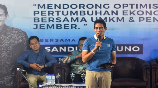 Calon Wakil Presiden nomor urut 02, Sandiaga Uno (kanan)
