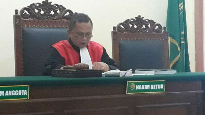 Sidang permohonan perubahan identitas kelamin di Pengadilan Negeri Surabaya, Jawa Timur, pada Selasa, 27 November 2018.
