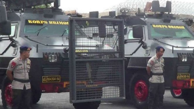 Equipo de brigada móvil de la policía El ejército de Apple y los vehículos estratégicos son comandos BRIMOB, DIPOK, Java Occidental, miércoles 28 de noviembre de 2018 Sede y vehículos estratégicos.