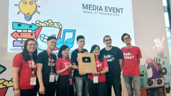 Tim Kok Bisa? menerima Golden Creator Award