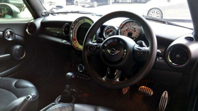 Mobil MINI Cooper pemberian Gading yang dijual Gisel