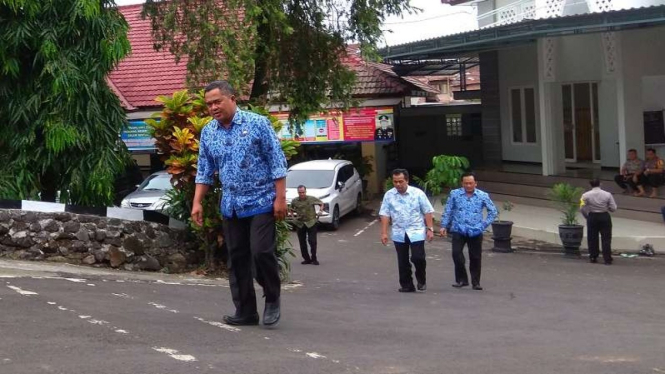  Ketua Panitia Pelaksana Arema FC Abdul Haris usai diperiksa KPK di Malang 