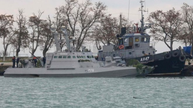 Kapal Ukraina yang ditahan Rusia terlihat di Pelabuhan Kerch, Krimea, pada 26 November 2018. - AFP/Getty Images