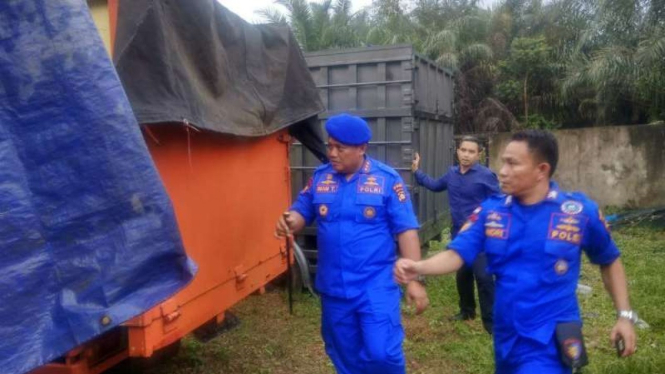 Penyelundupan solar ilegal di Palembang berhasil digagalkan.