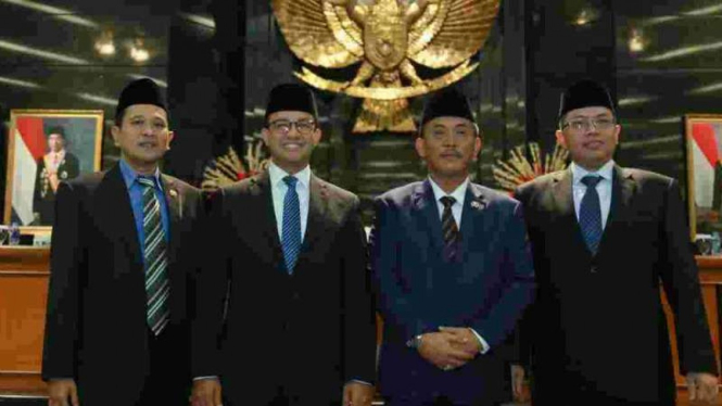 Gubernur DKI Jakarta Anies Baswedan bersama pimpinan DPRD DKI