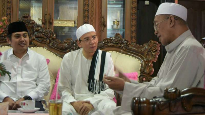 TGB bertemu KH. Asmuni di Kalimantan Selatan.