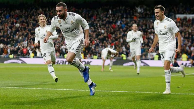 Para pemain Real Madrid merayakan gol dalam laga melawan Valencia