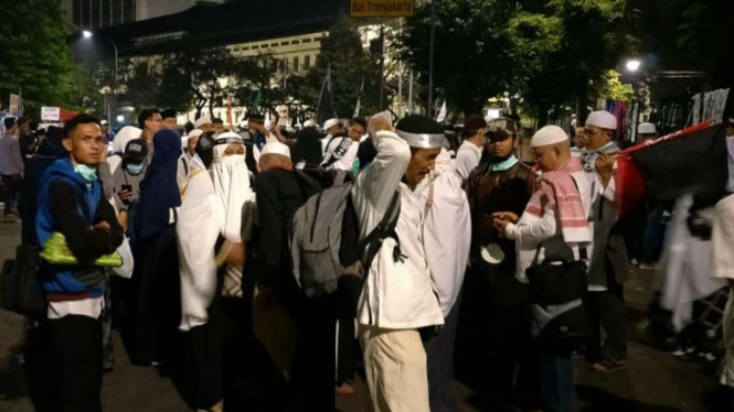 Massa aksi reuni 212 berkumpul di sekitaran Monas.