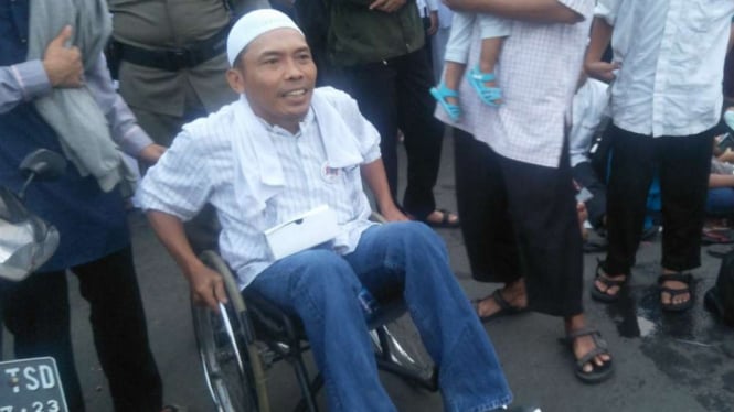 Sugiatna gunakan kursi roda mengikuti Reuni 212 di Monas.