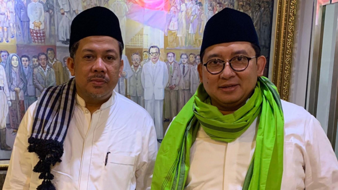 Wakil Ketua DPR RI, Fadli Zon (kanan) bersama Fahri Hamzah menghadiri Reuni 212 di Monas, Jakarta, 2 Desember 2018.