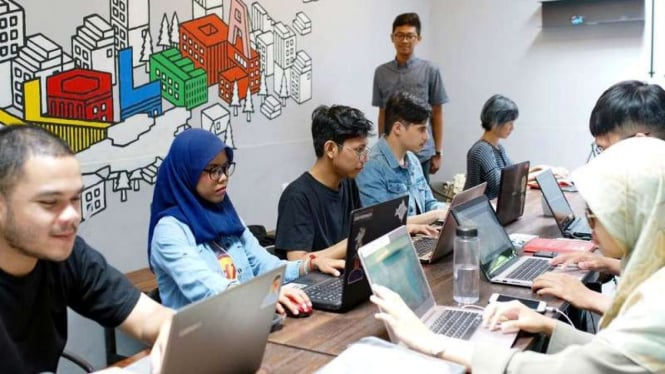 Ruang kerja bersama atau coworking space