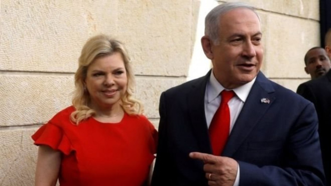 Benjamin Netanyahu dan sang istri, Sara, diduga memberi kemudahan regulasi kepada sebuah perusahaan telekomunikasi -Reuters