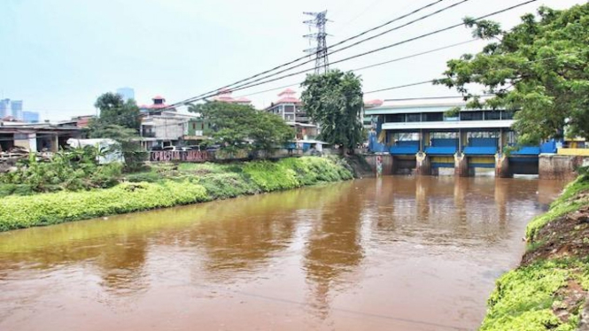 Program Normalisasi Sungai di Jakarta.