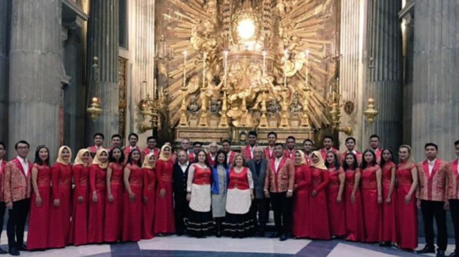 Tim paduan suara JYC di Roma, Italia