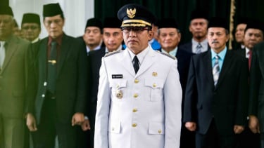 Bupati Tasikmalaya Ade Sugianto mengikuti upacara pengambilan sumpah jabatan dan pelantikan Bupati Tasikmalaya di Gedung Sate, Bandung, Jawa Barat