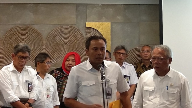  Direktur Utama Istaka Karya, Sigit Winarto bersama Menteri PUPR Basuki 